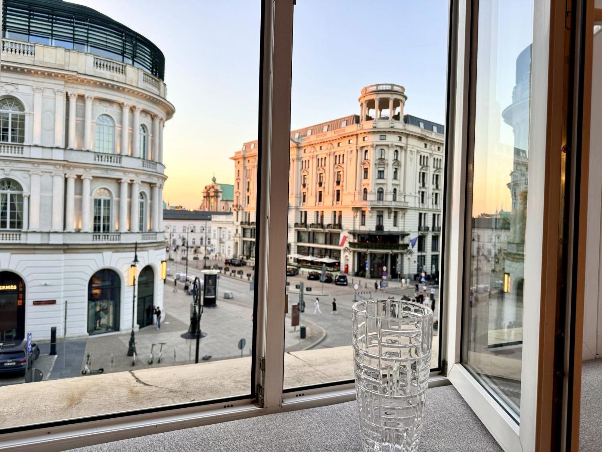 Mondrian Luxury Suites & Apartments Market Square I Варшава Экстерьер фото